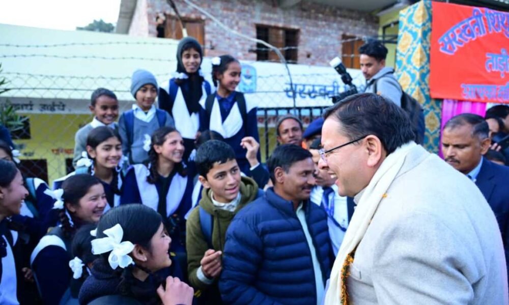 सरस्वती शिशु मंदिर ताड़ीखेत में मुख्यमंत्री का विद्यार्थियों से संवाद